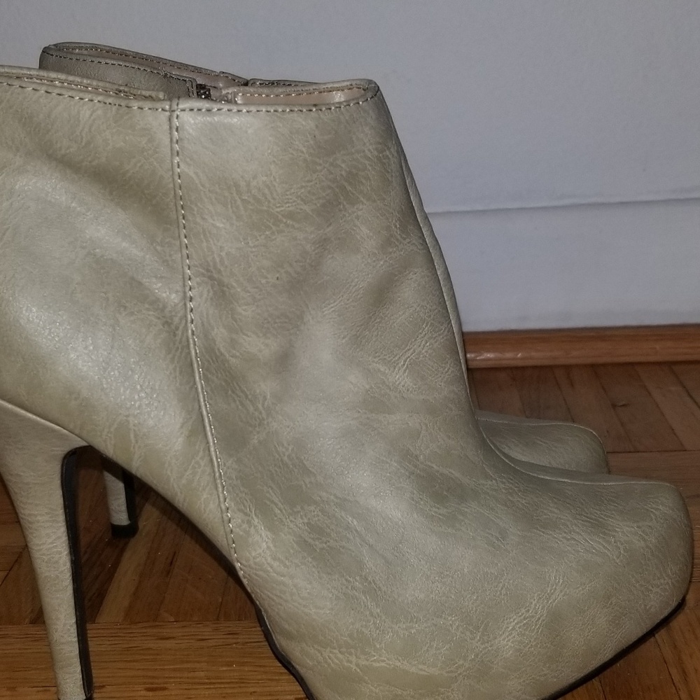Never worn.